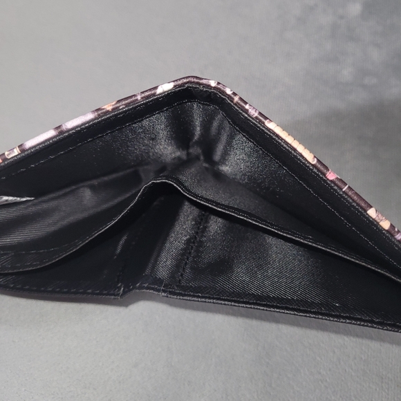 F•R•I•E•N•D•S Wallet - Picture 8 of 15